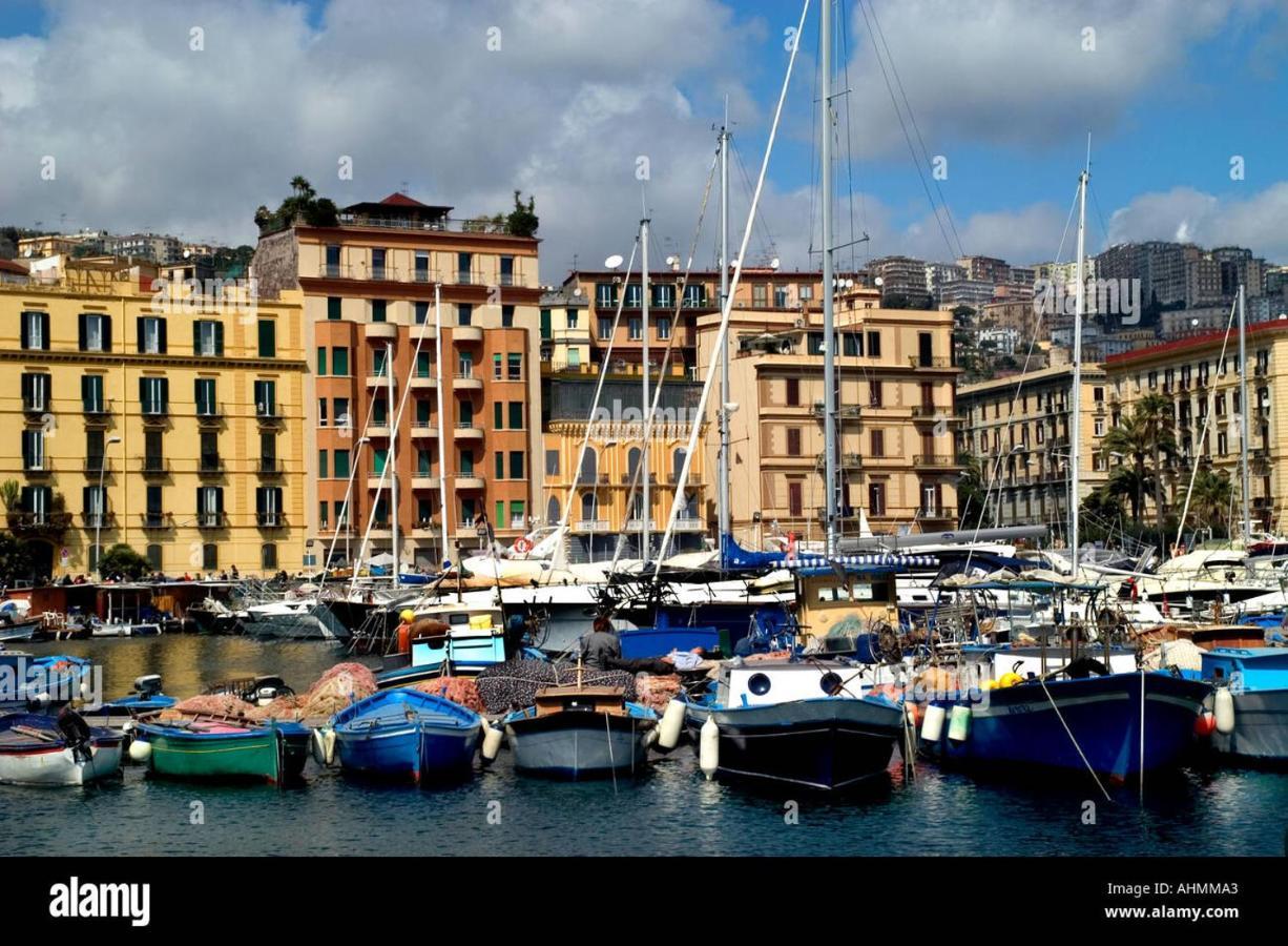 Апартаменти Napoli Sottosopra Chiaia Екстер'єр фото
