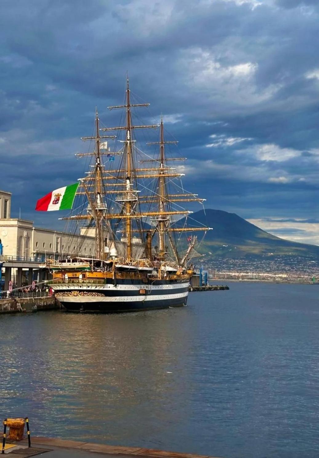 Апартаменти Napoli Sottosopra Chiaia Екстер'єр фото